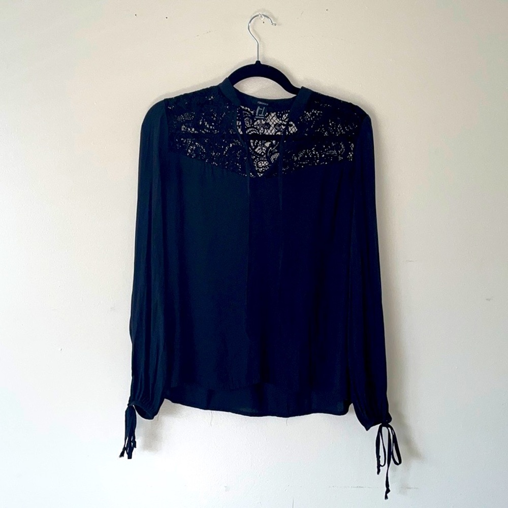 🍒 Forever 21 Crochet Top Long Sleeve Blouse